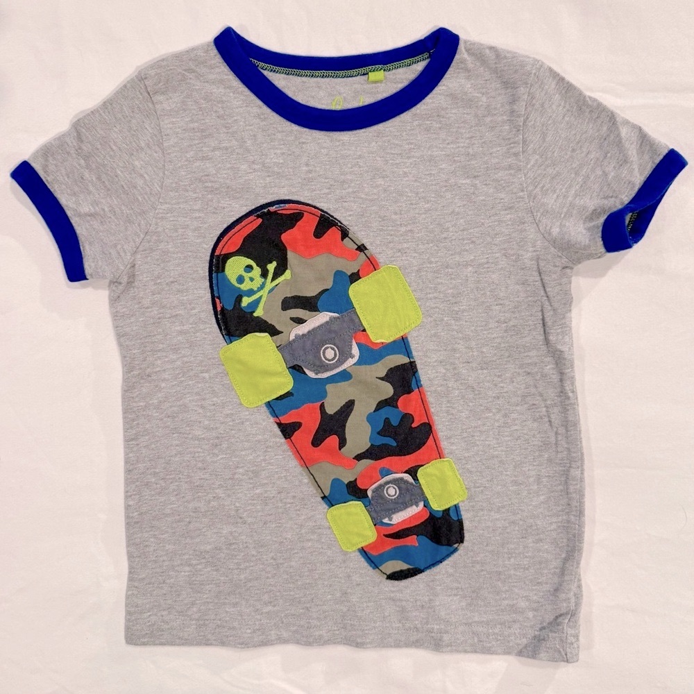 Mini Boden Big Applique Tee Boys 5-6 Y Skateboard Neon Camouflage Gray Ringer